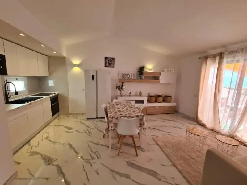 Wonderful Penthouse With View Playa Las Vistas Арона
